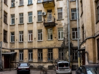Vasilieostrovsky district, 10-ya liniya v.o. st, house 23. Apartment house