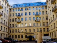 Vasilieostrovsky district, 12-ya liniya v.o. st, 房屋 13. 公寓楼