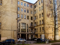 Vasilieostrovsky district, 13-ya liniya v.o. st, 房屋 30. 公寓楼