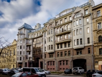 Vasilieostrovsky district, st 13-ya liniya v.o., house 42. Apartment house