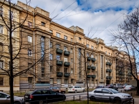 Vasilieostrovsky district, st 13-ya liniya v.o., house 46. Apartment house