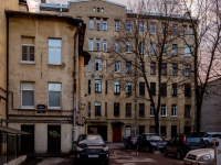 Vasilieostrovsky district, st 13-ya liniya v.o., house 68. Apartment house
