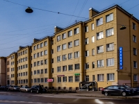 Vasilieostrovsky district, 13-ya liniya v.o. st, 房屋 80. 公寓楼