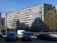 Vyiborgsky district, Engels avenue, 房屋 121 к.1. 公寓楼