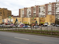 соседний дом: пр-кт. Энгельса, дом 138 к.1. торговый центр