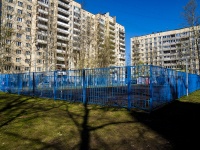Энгельса проспект. спортивная площадка