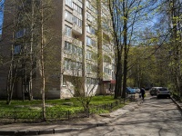 Vyiborgsky district, Hudozhnikov avenue, 房屋 13 к.4. 公寓楼