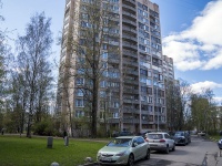 Vyiborgsky district, Hudozhnikov avenue, 房屋 13 к.4. 公寓楼