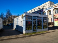 соседний дом: пр-кт. Художников, дом 26А. магазин