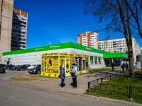 Выборгский район, супермаркет "Пятёрочка", Художников проспект, дом 32