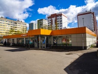 соседний дом: ул. Композиторов, дом 31. супермаркет