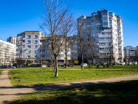 Выборгский район, улица Кустодиева, дом 17. многоквартирный дом