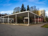 Калининский район, улица Карпинского, дом 38 к.1. торговый центр