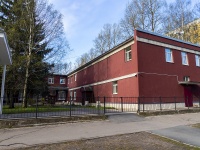 Калининский район, улица Карпинского, дом 38 к.1. торговый центр