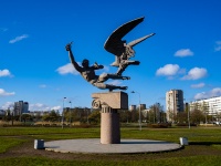 соседний дом: пр-кт. Просвещения. скульптурная композиция "Похищение огня"