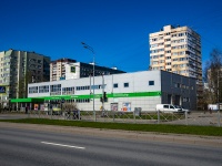 Калининский район, Луначарского проспект, дом 86 к.4. торговый центр