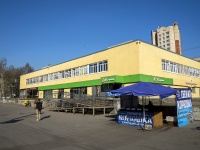 Калининский район, улица Ушинского, дом 5 к.1 ЛИТ А. торговый центр