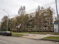 Калининский район, улица Ушинского, дом 18. многоквартирный дом