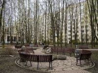 Калининский район, улица Ушинского, дом 31. многоквартирный дом