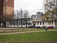 Калининский район, улица Ушинского, дом 35 к.1. торговый центр