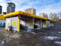 Калининский район, улица Ушинского, дом 16 к.3. автомойка