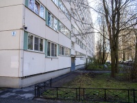 Kalininsky district, Uchitelskaya st, 房屋 8 ЛИТ А. 公寓楼