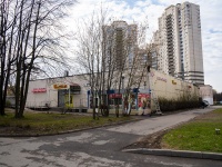 Калининский район, супермаркет "Семишагофф", улица Брянцева, дом 11
