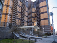 Калининский район, улица Брянцева, дом 13 к.1. многоквартирный дом