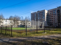 Светлановский проспект. спортивная площадка