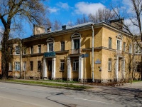 Kirovsky district, st Barrikadnaya, house 10 к.1. Apartment house