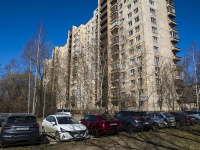 Krasnogvardeisky district, Peredovikov st, 房屋 25. 公寓楼