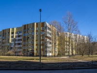 Krasnogvardeisky district, avenue Industrialny, house 35 к.2. Apartment house