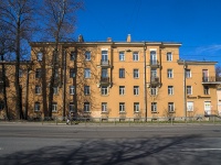 Krasnogvardeisky district,  Sredneokhtinskiy, house 22. Apartment house