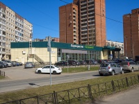 улица Ленская, дом 12 к.1. супермаркет "Перекрёсток"