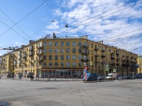 Krasnogvardeisky district, Revolyutsii road, house 17. Apartment house