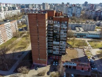 Krasnogvardeisky district, Udarnikov avenue, 房屋 19 к.1. 公寓楼