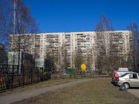 Krasnogvardeisky district, st Kommuni, house 40. Apartment house