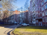 Krasnogvardeisky district, Entuziastov avenue, 房屋 22 к.1. 公寓楼