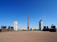 Moskowsky district, 雕塑群 «Блокада» и вечный огоньPobedy square, 雕塑群 «Блокада» и вечный огонь