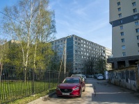Nevsky district, Bolshevikov avenue, 房屋 5. 公寓楼