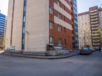 Nevsky district, Badaev , 房屋 7 к.2. 公寓楼