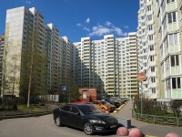 Nevsky district, Badaev , 房屋 8 к.1. 公寓楼
