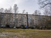 Nevsky district, st Narodnaya, house 31. Apartment house
