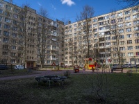 Nevsky district, Iskrovskiy , 房屋 28. 公寓楼
