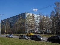 Nevsky district,  Iskrovskiy, house 28. Apartment house