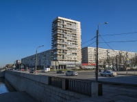 Nevsky district, Oktyabrskaya embankment, house 66. Apartment house