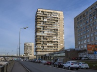 Nevsky district, Oktyabrskaya embankment, 房屋 68. 公寓楼