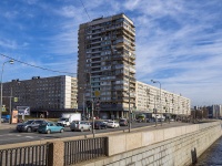 Nevsky district, Oktyabrskaya embankment, house 68. Apartment house