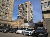 Nevsky district, Oktyabrskaya embankment, house 68. Apartment house