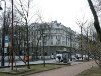 Petrogradsky district,  , 房屋 73-75. 公寓楼